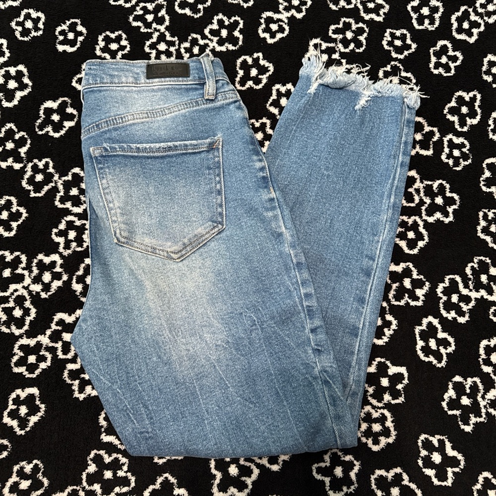 Stylish Distressed Cropped Jeans